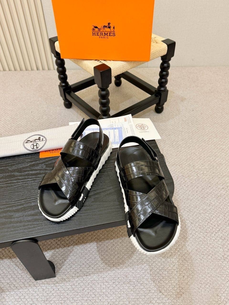 сандалии hermes,hermes сандалии мужские,босоножки hermes,hermes шлепанцы,сандали hermes