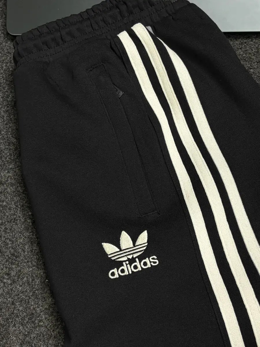 спортивный костюм adidas,спортивный мужской костюм adidas,теплый спортивный костюм adidas,спортивный костюм adidas черный теплый,костюм adidas
