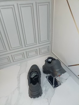Кроссовки