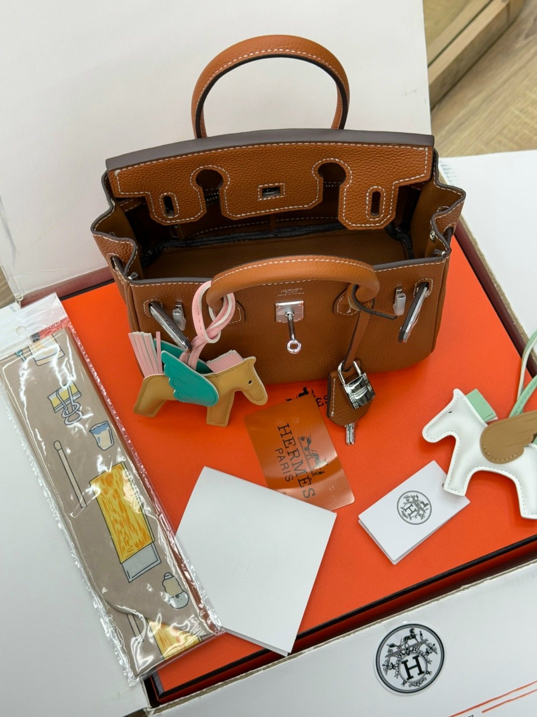 сумка hermes birkin с лошадкой,сумка hermes,сумка hermes birkin гермес биркин оранжевый,женская сумка hermes,сумка hermes birkin