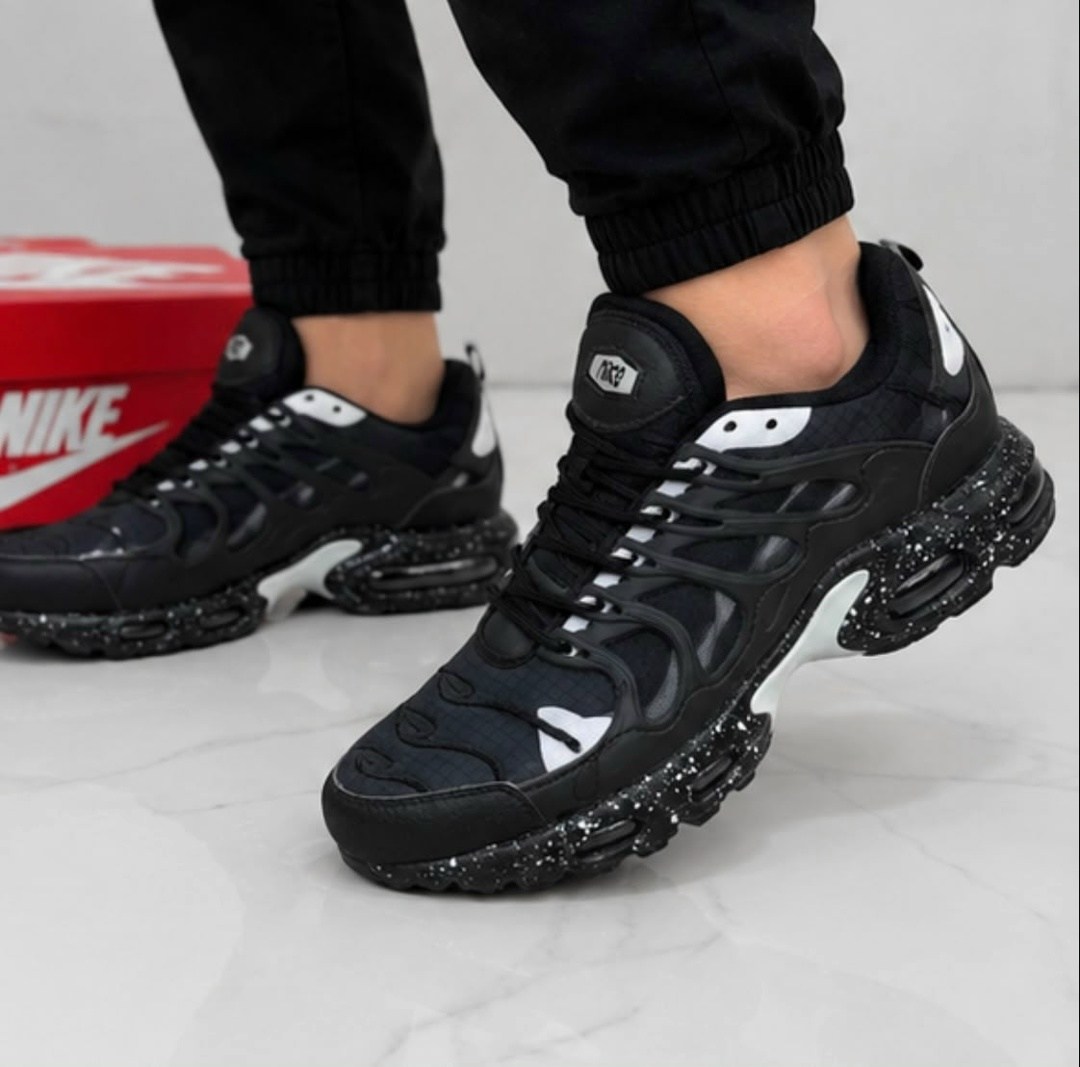 кроссовки nike air max plus tn,nike air max tn plus,nike air max tn plus black,nike air max tn plus 3 black,кроссовки nike air max plus