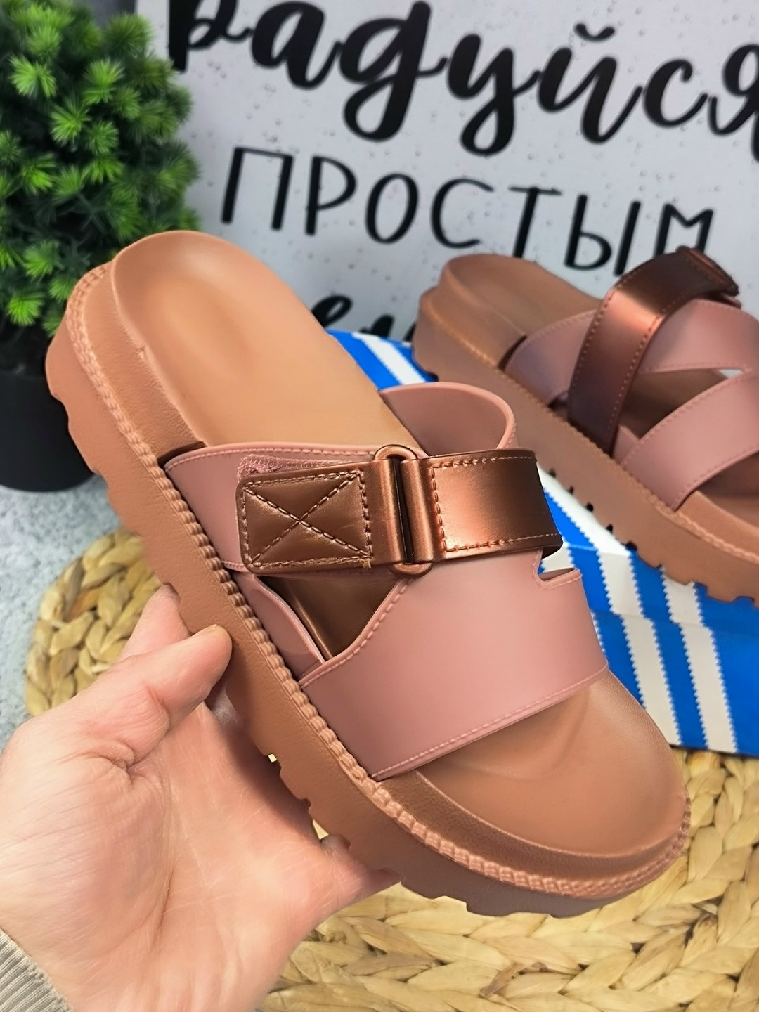 шлепанцы женские,,сланцы женские,модные сандалии,шлепки женские