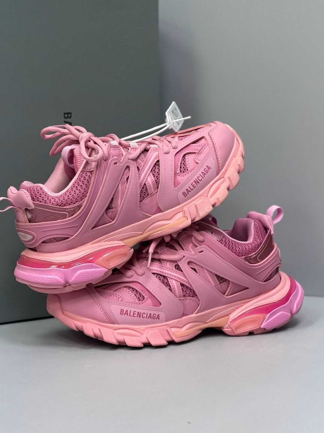 кроссовки женские balenciaga,баленсиага розовые,кроссовки баленсиага трек женские,кроссовки баленсиага трек розовые,кроссовки balenciaga
