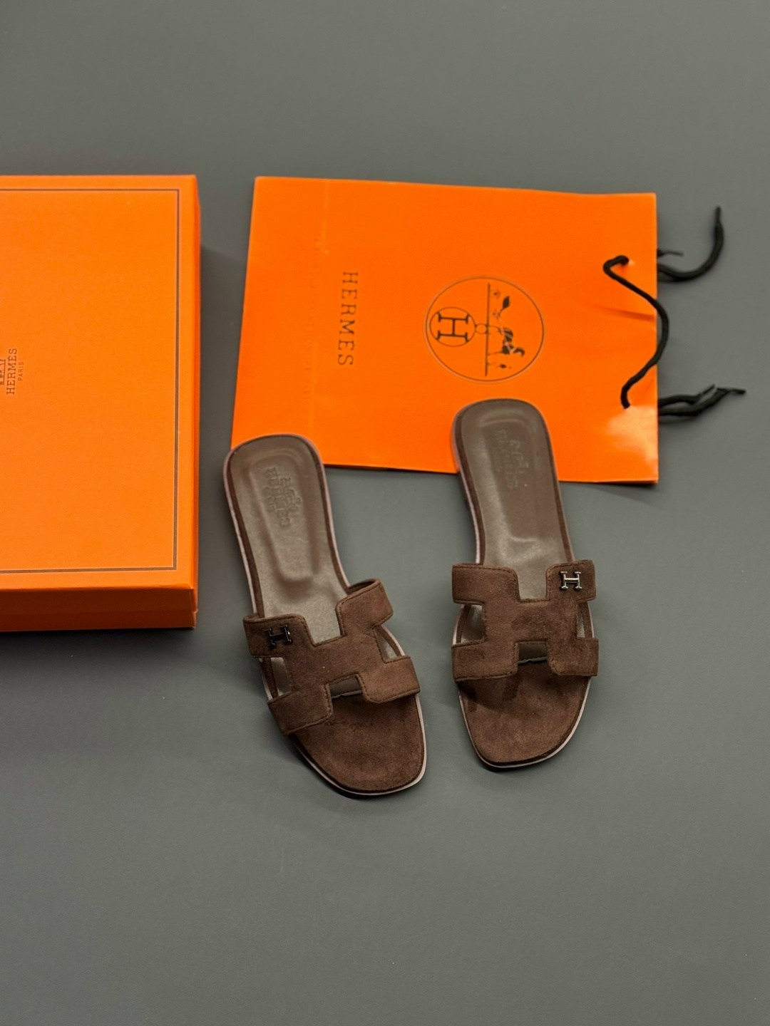 шлепанцы hermes,шлепки эрмес,шлепки эрмес оригинал,шлепки гермес женские,тапочки эрмес оригинал
