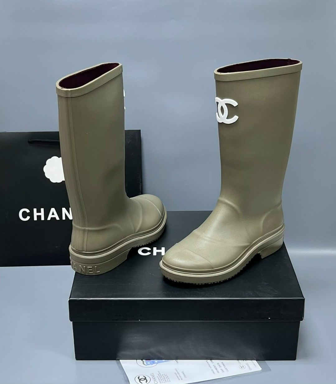 резиновые сапоги chanel,резиновые сапоги шанель,сапоги chanel,сапоги шанель,резиновые дождевые сапоги темно-бежевые женские chanel