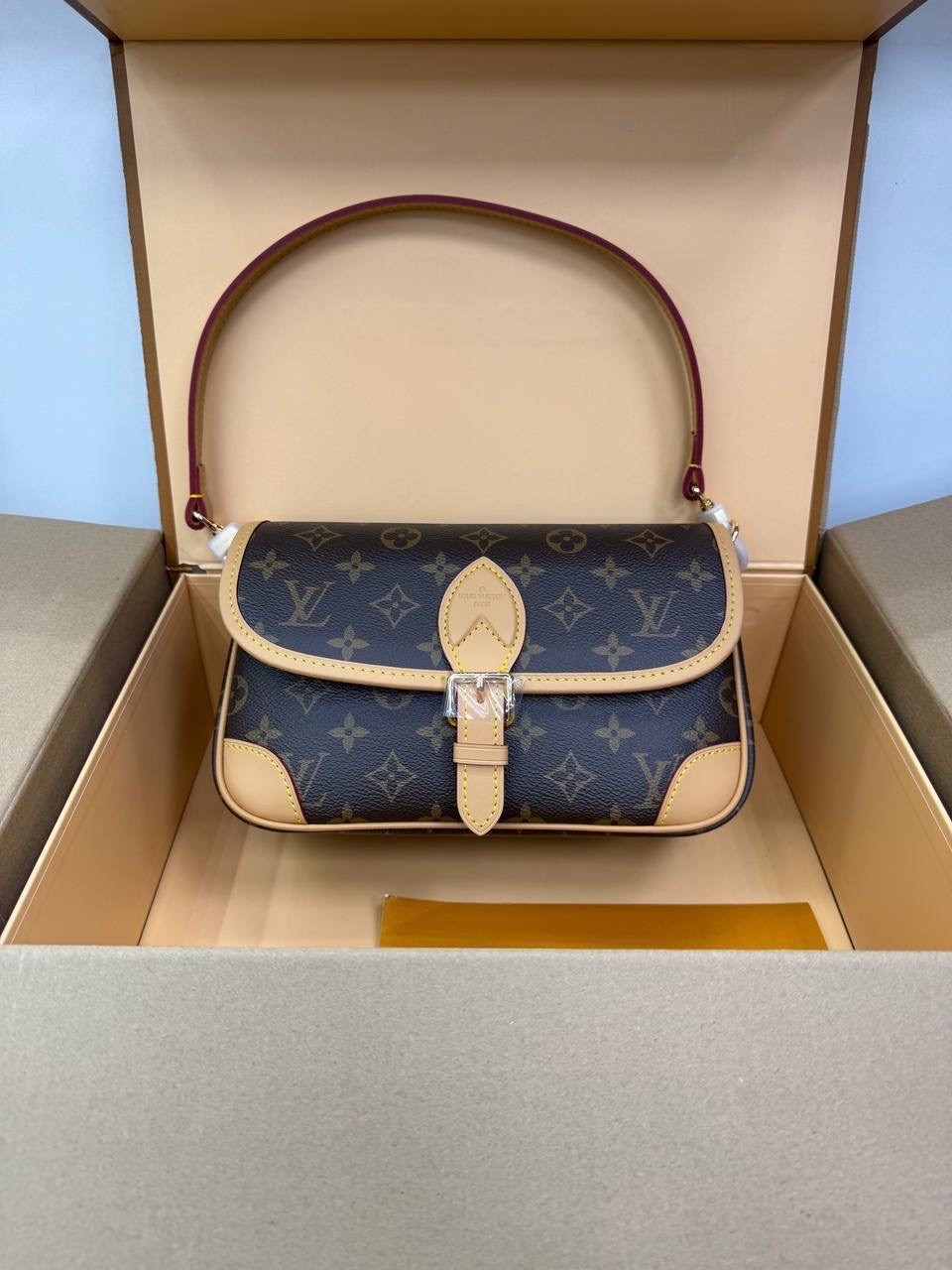 louis vuitton сумка на плечо,сумка louis vuitton,сумка луи виттон,сумка луи виттон diane,сумка louis vuitton женская