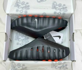Кроссовки