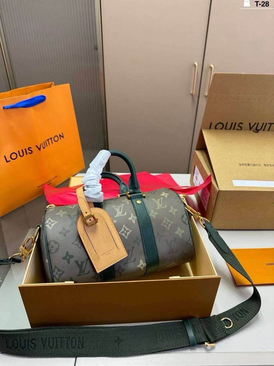 louis vuitton сумка на плечо,louis vuitton сумка дорожная,сумкa louis vuitton,женская сумка louis vuitton,сумка на плечо louis vuitton lv