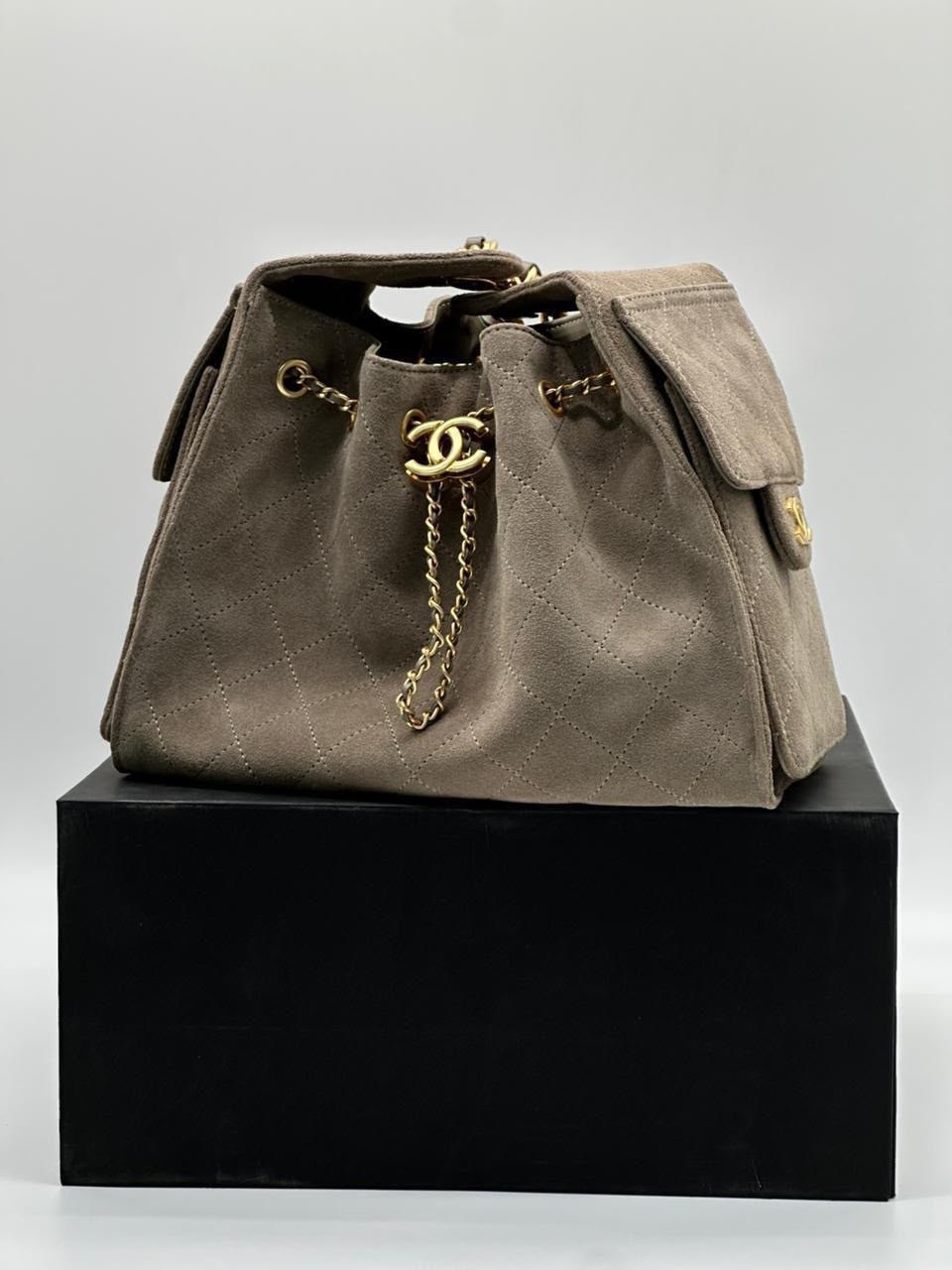 замшевая сумка chanel 25 medium бежевая,серая замшевая сумка chanel 25 small,замшевые женские сумки chanel,сумка chanel,женская замшевая сумка chanel 25 small