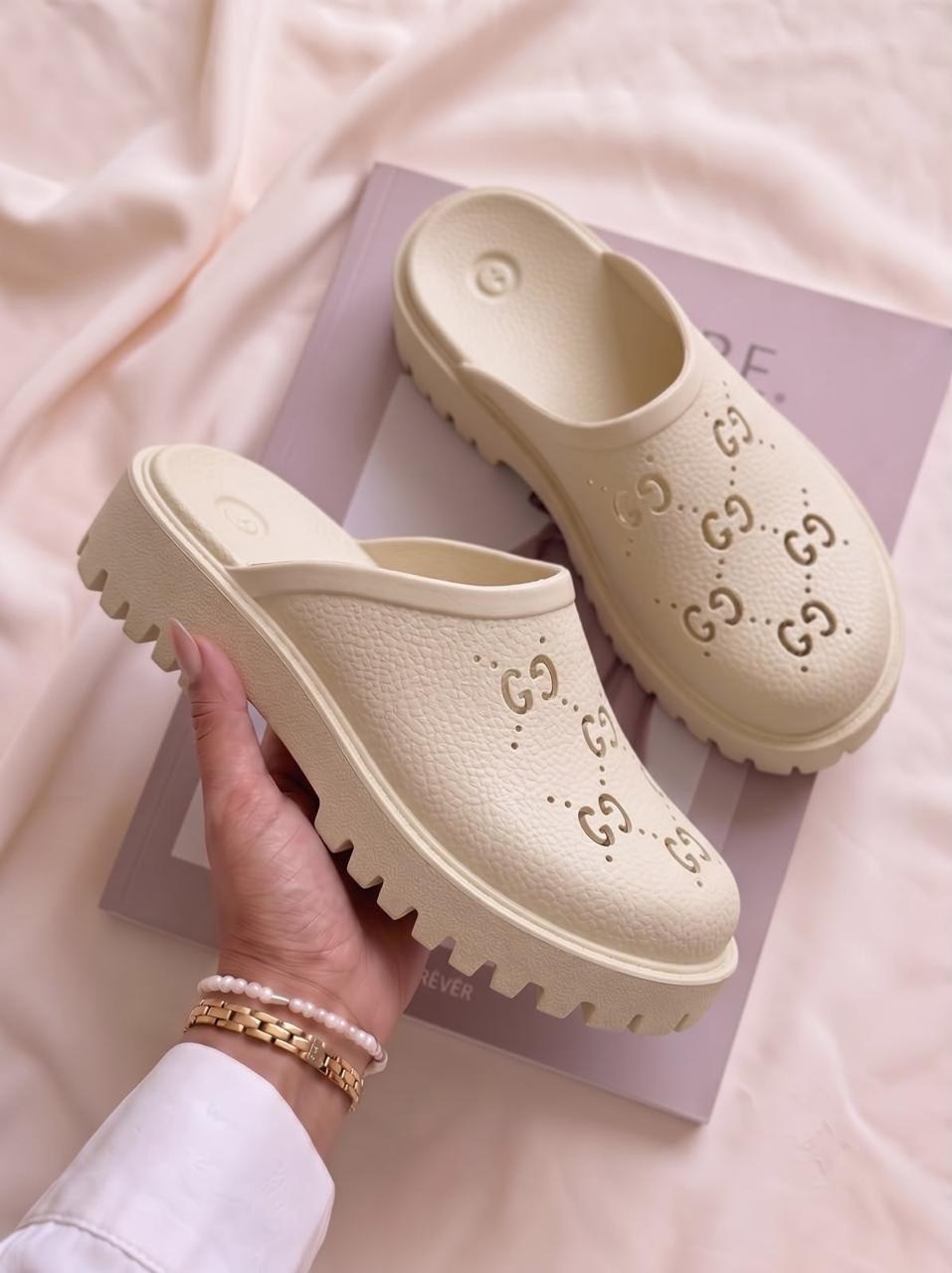 ,шлепанцы женские,шлепки гуччи женские 2026,шлепки gucci женские белые,сабо гуччи на платформе