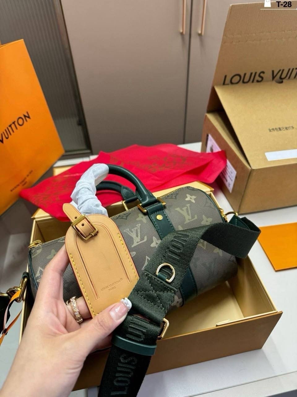 louis vuitton сумка на плечо,louis vuitton сумка дорожная,сумкa louis vuitton,женская сумка louis vuitton,сумка на плечо louis vuitton lv