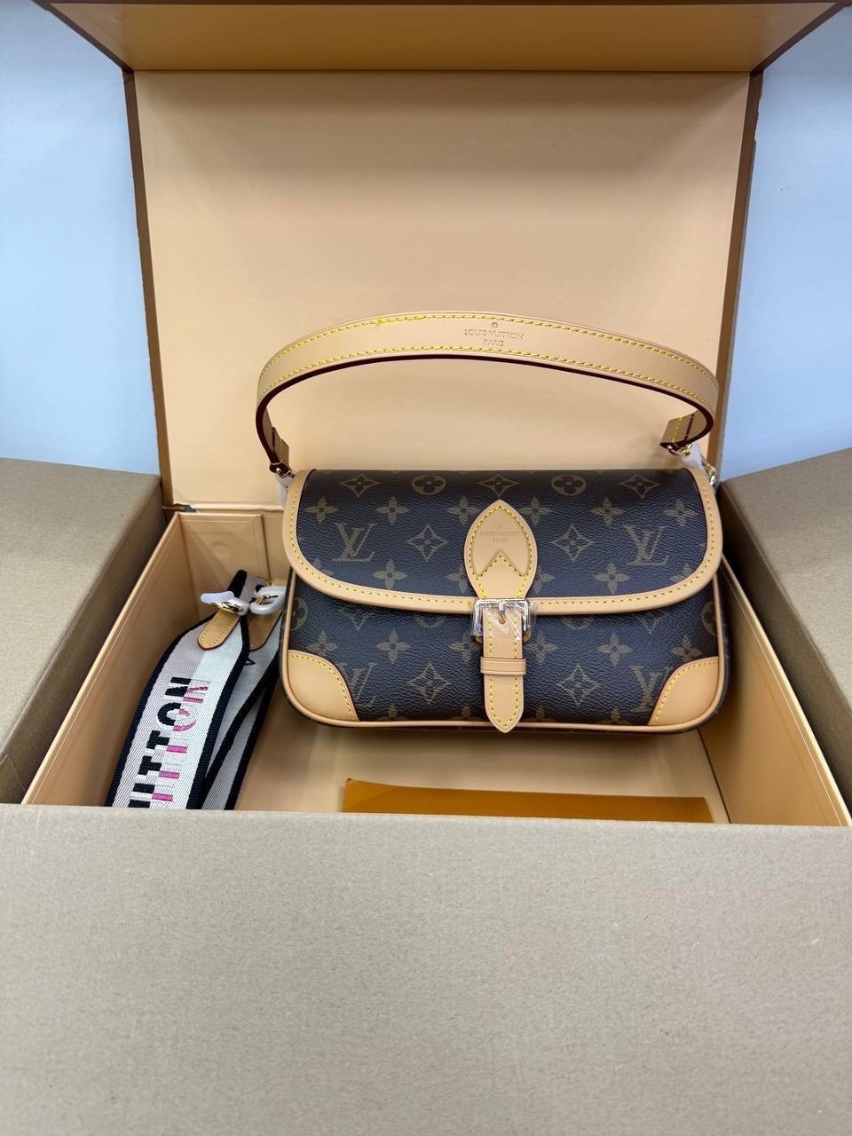 louis vuitton сумка на плечо,сумка louis vuitton,сумка луи виттон,сумка луи виттон diane,сумка louis vuitton женская