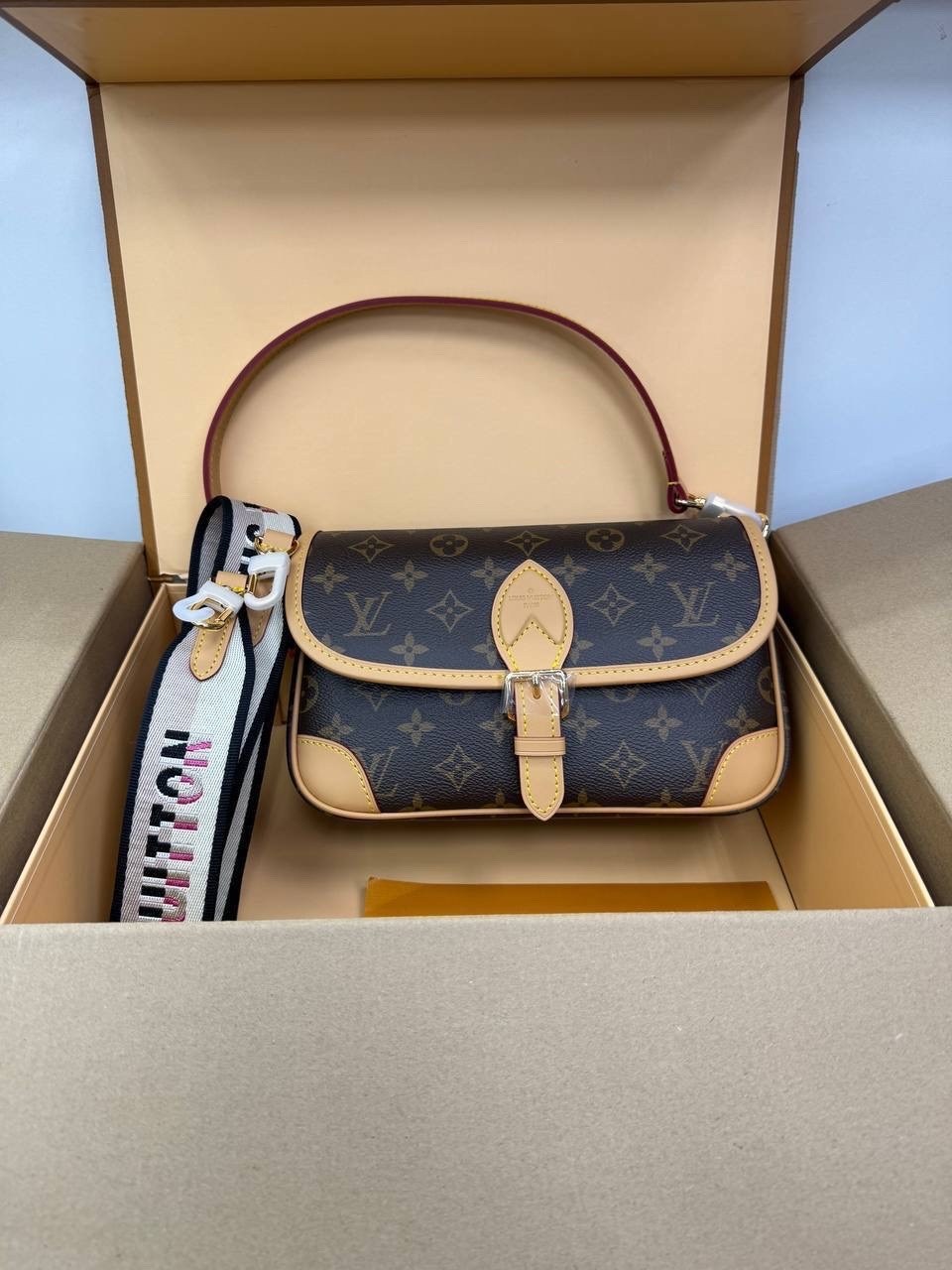 louis vuitton сумка на плечо,сумка louis vuitton,сумка луи виттон,сумка луи виттон diane,сумка louis vuitton женская