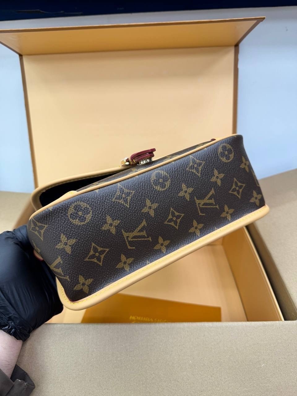 louis vuitton сумка на плечо,сумка louis vuitton,сумка луи виттон,сумка луи виттон diane,сумка louis vuitton женская