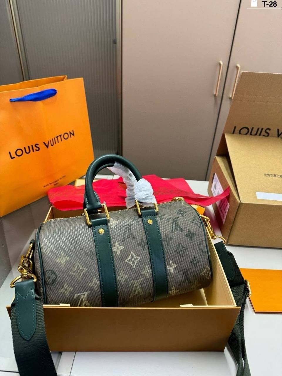 louis vuitton сумка на плечо,louis vuitton сумка дорожная,сумкa louis vuitton,женская сумка louis vuitton,сумка на плечо louis vuitton lv