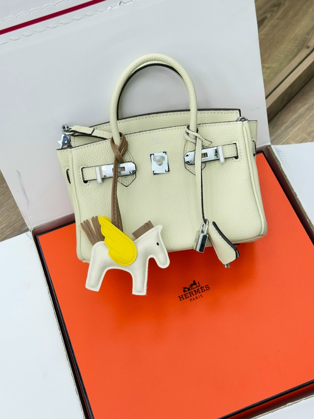 сумка hermes birkin с лошадкой,сумка hermes,сумка hermes birkin гермес биркин оранжевый,женская сумка hermes,сумка hermes birkin
