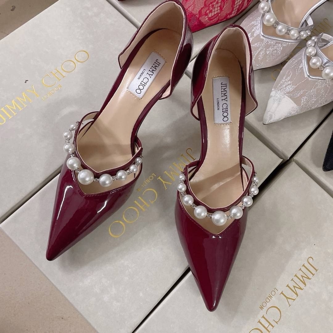 черные лаковые туфли jimmy choo с жемчугом,туфли jimmy choo,туфли женские jimmy choo,туфли на высоком каблуке прада jimmy choo,женские кожаные туфли jimmy choo 2026 черные с украшением под жемчуг