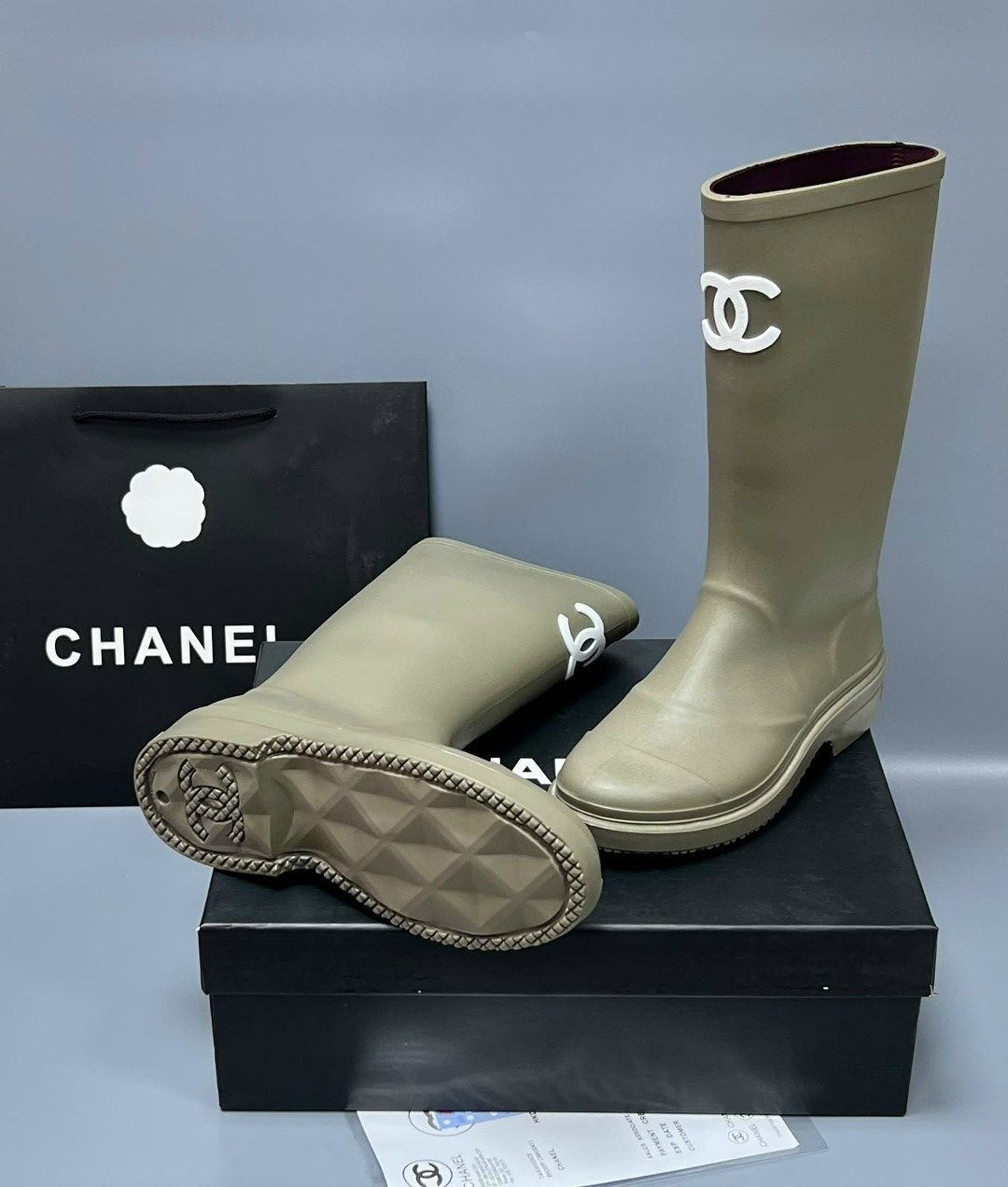 резиновые сапоги chanel,резиновые сапоги шанель,сапоги chanel,сапоги шанель,резиновые дождевые сапоги темно-бежевые женские chanel