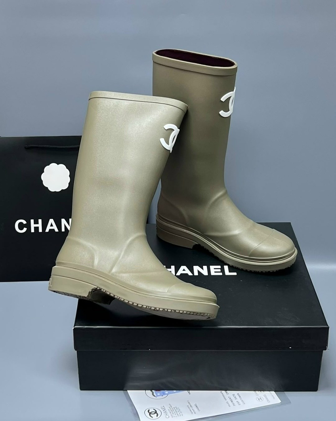 резиновые сапоги chanel,резиновые сапоги шанель,сапоги chanel,сапоги шанель,резиновые дождевые сапоги темно-бежевые женские chanel