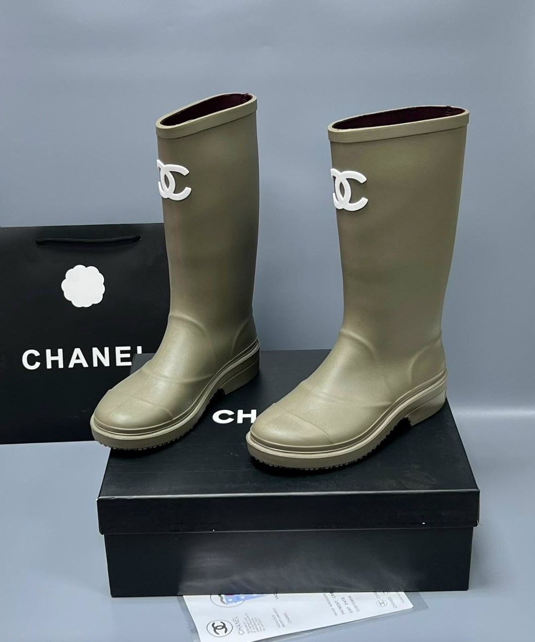 резиновые сапоги chanel,резиновые сапоги шанель,сапоги chanel,сапоги шанель,резиновые дождевые сапоги темно-бежевые женские chanel