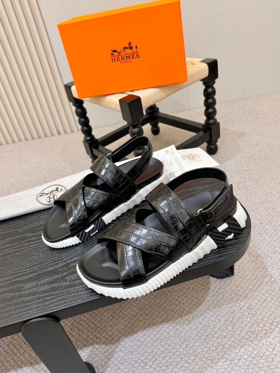 сандалии hermes,hermes сандалии мужские,босоножки hermes,hermes шлепанцы,сандали hermes