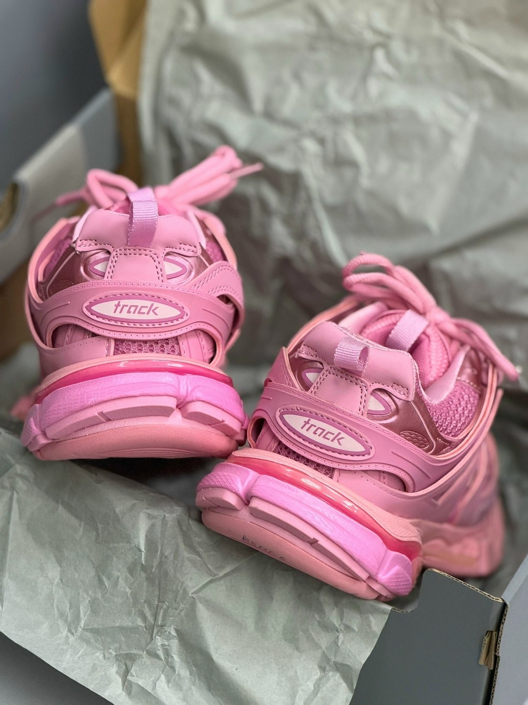 кроссовки женские balenciaga,баленсиага розовые,кроссовки баленсиага трек женские,кроссовки баленсиага трек розовые,кроссовки balenciaga