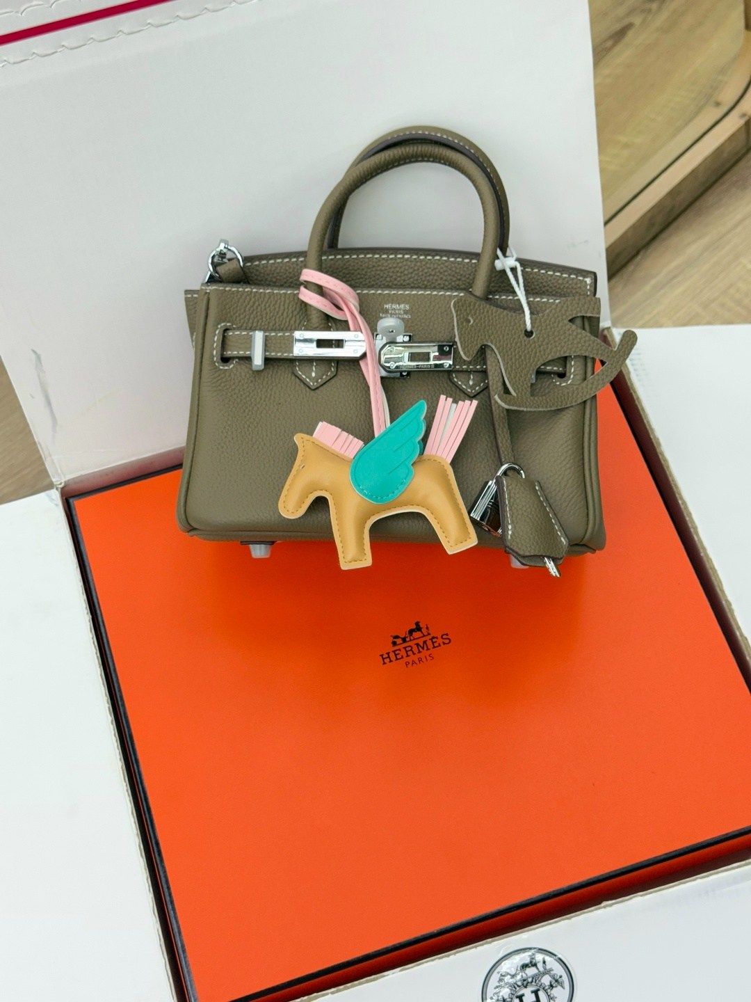сумка hermes birkin с лошадкой,сумка hermes,сумка hermes birkin гермес биркин оранжевый,женская сумка hermes,сумка hermes birkin
