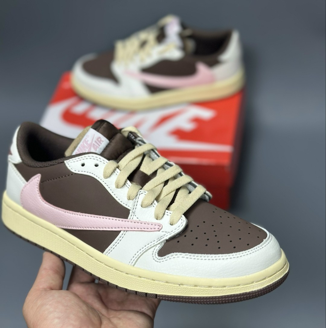 air jordan 1 low travis scott,nike air jordan 1 low travis scott,кроссовки nike air jordan 1 low x travis scott,nike air jordan 1 low travis scott reverse mocha,travis scott x nike air jordan 1 low