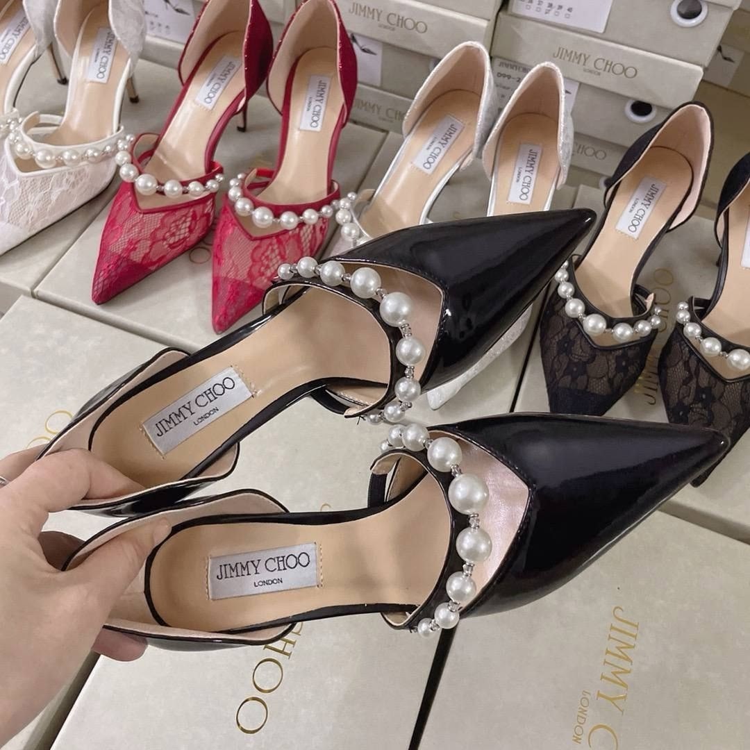 черные лаковые туфли jimmy choo с жемчугом,туфли jimmy choo,туфли женские jimmy choo,туфли на высоком каблуке прада jimmy choo,женские кожаные туфли jimmy choo 2026 черные с украшением под жемчуг