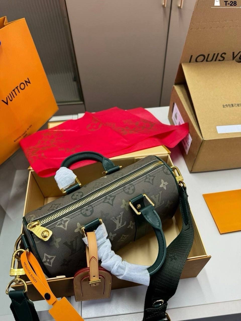louis vuitton сумка на плечо,louis vuitton сумка дорожная,сумкa louis vuitton,женская сумка louis vuitton,сумка на плечо louis vuitton lv
