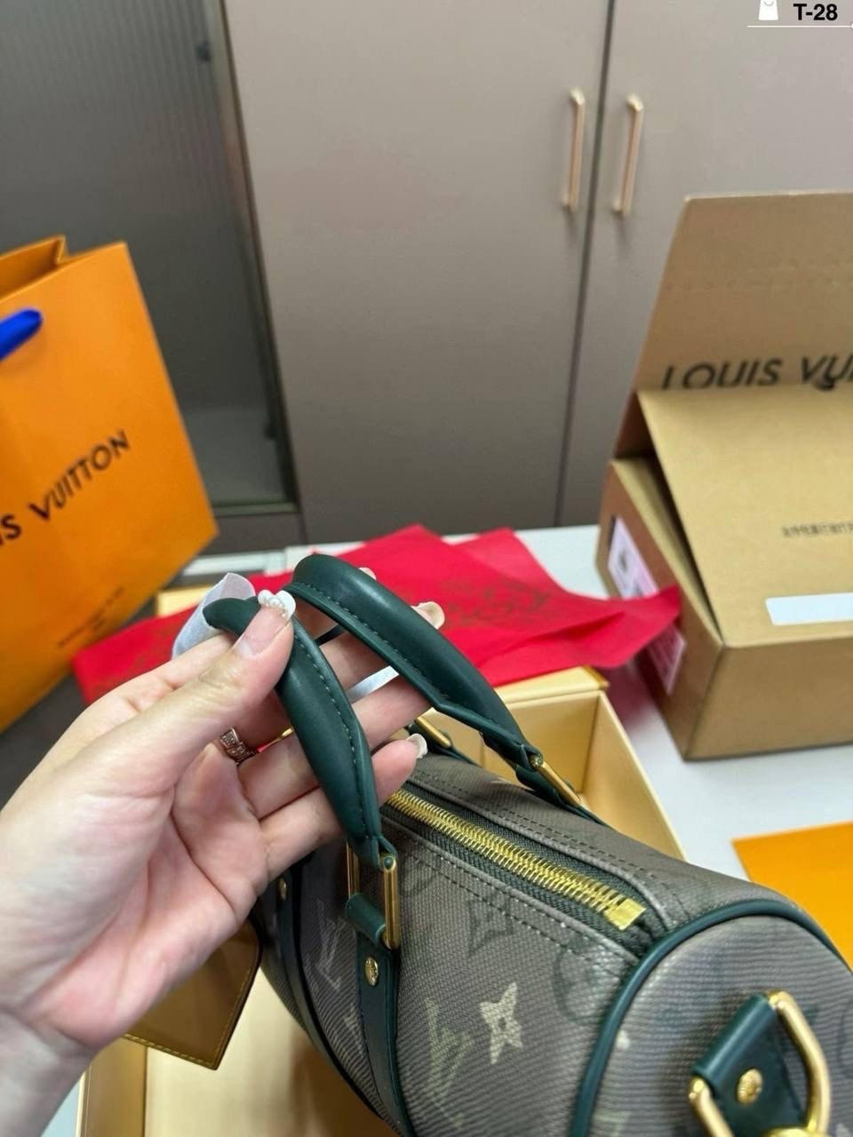 louis vuitton сумка на плечо,louis vuitton сумка дорожная,сумкa louis vuitton,женская сумка louis vuitton,сумка на плечо louis vuitton lv