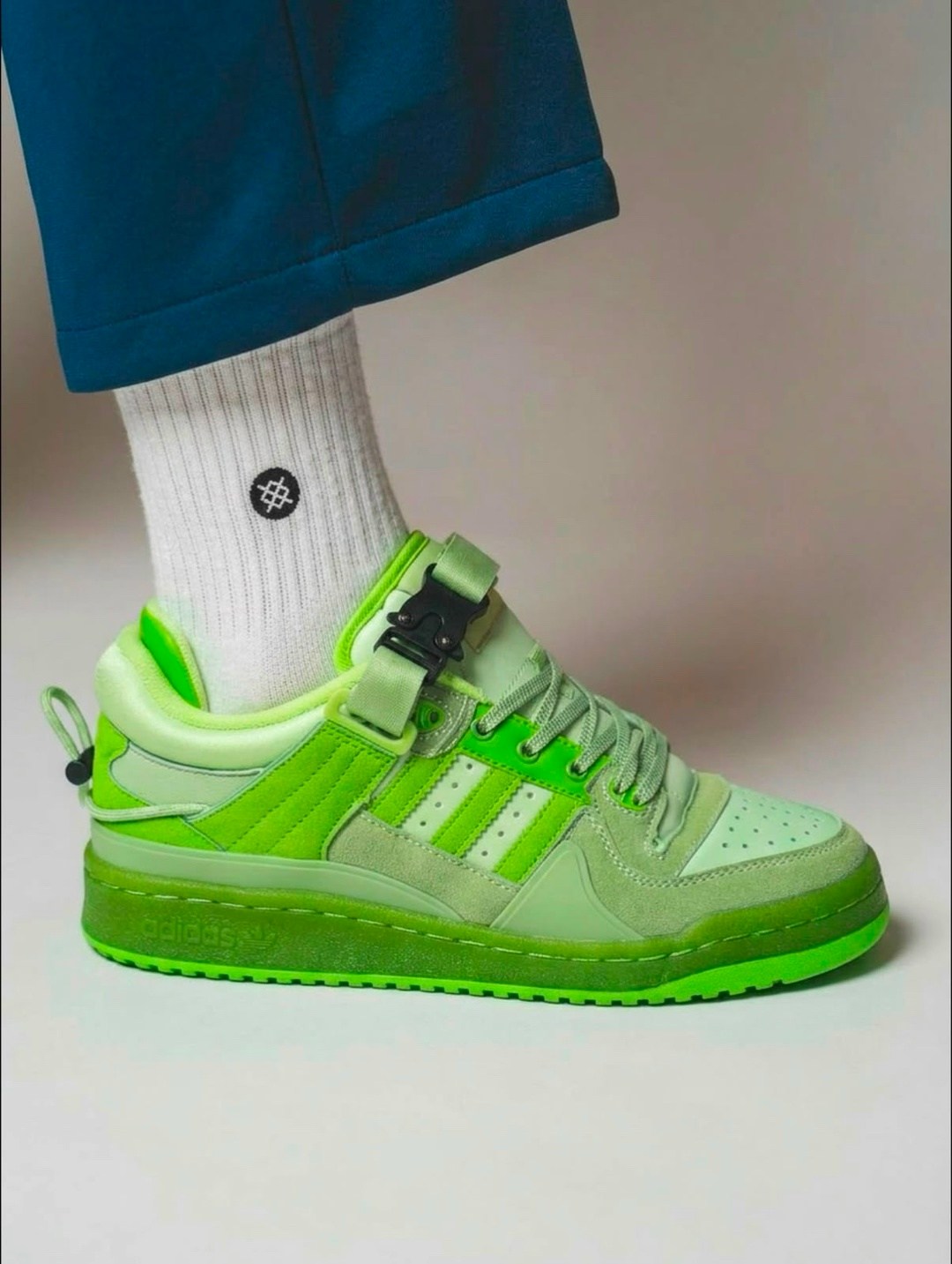 кроссовки детские adidas dr. seuss x forum low grinch зеленый,кроссовки adidas forum low bad bunny,зеленые кроссовки адидас,кроссовки forum low the grinch adidas зеленый,кроссовки адидас бэд банни