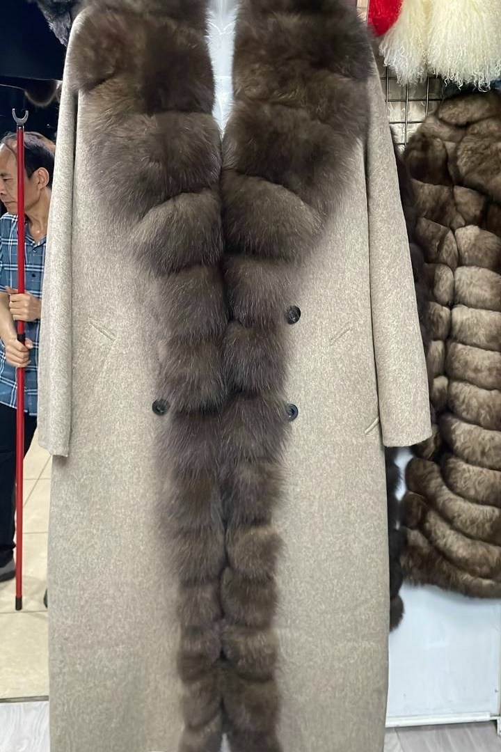 пальто с мехом песца yana kraft brand,пальто с мехом,женское длинное кашемировое пальто из натурального меха лисы,пальто с мехом песца,пальто с соболем