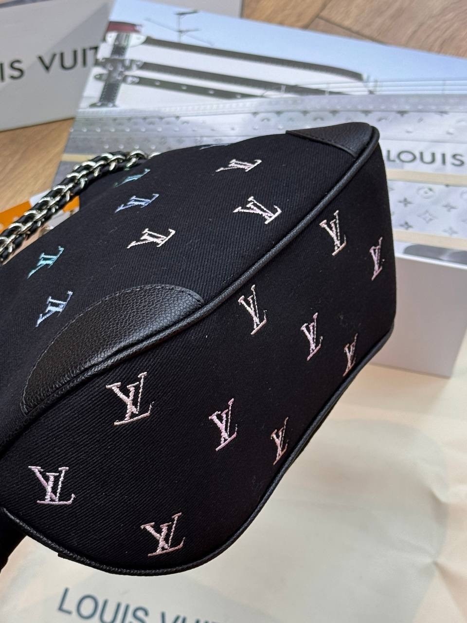 louis vuitton сумка на плечо,сумкa louis vuitton,louis vuitton женская сумка,женская сумка через плечо louis vuitton,сумка через плечо louis vuitton