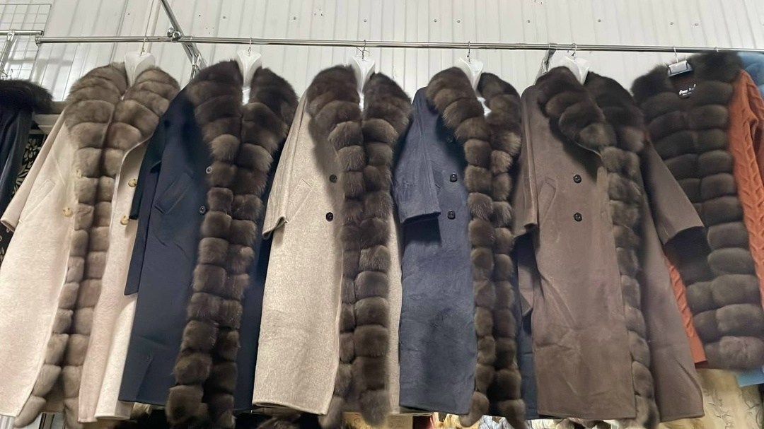 пальто с мехом песца yana kraft brand,пальто с мехом,женское длинное кашемировое пальто из натурального меха лисы,пальто с мехом песца,пальто с соболем