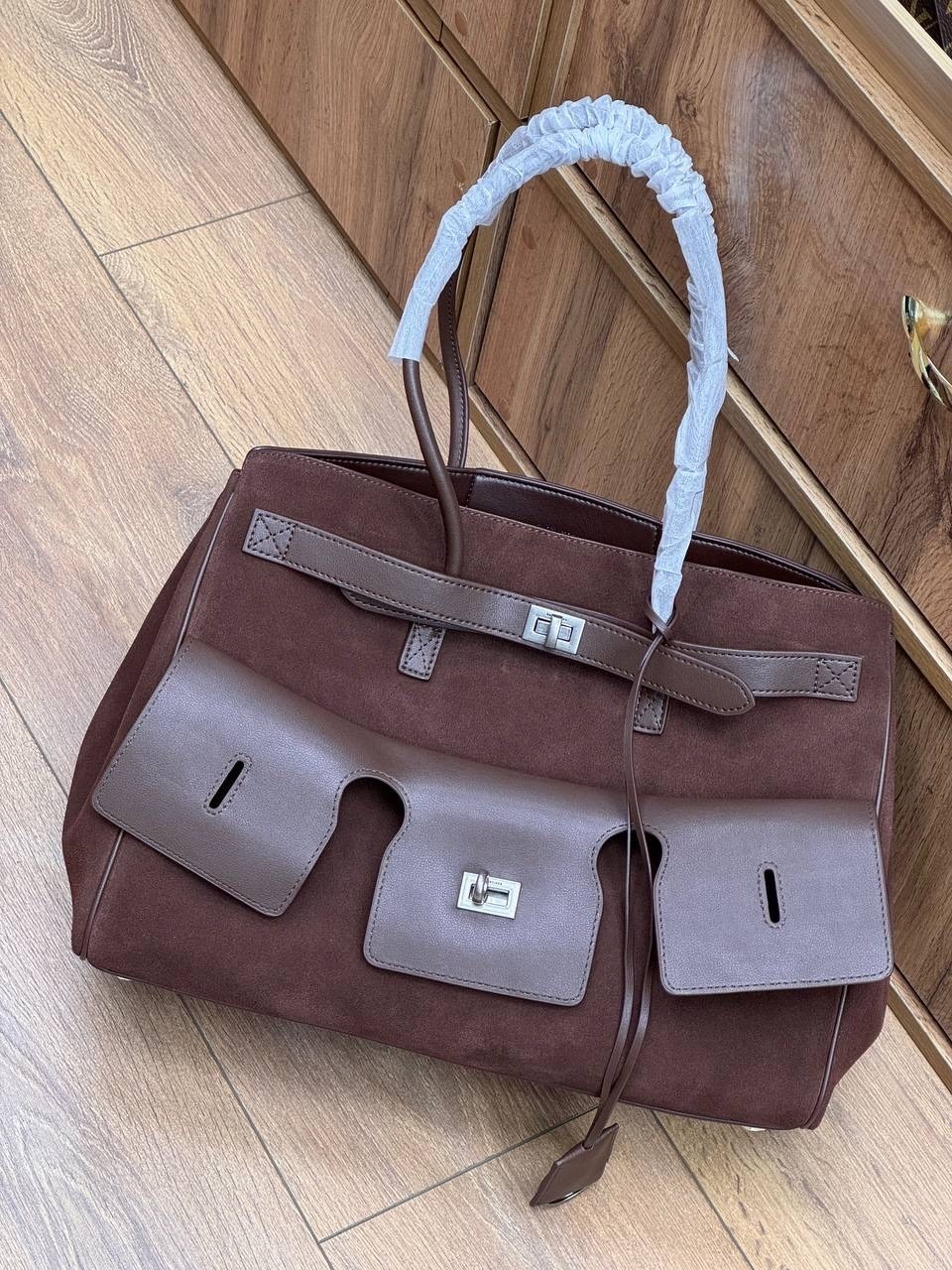 женская замшевая сумка balenciaga коричневая с кожаными вставками,сумка баленсиага коричневая,сумка balenciaga,сумка,сумка женская