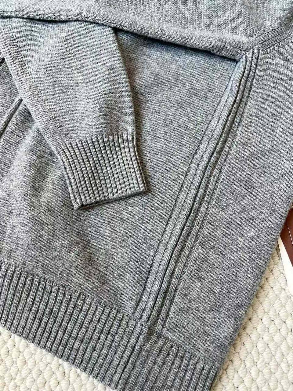 кардиган loro piana,кашемировый кардиган loro piana,кашемировый кардиган в сером цвете от loro piana,loro piana свитер мужской,кардиган loro piana 110074