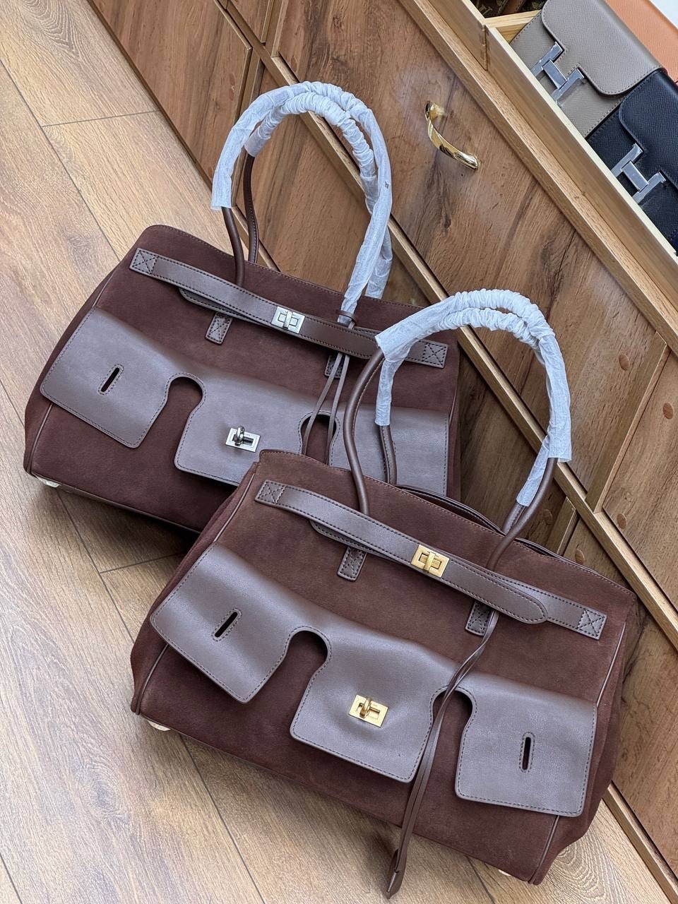 женская замшевая сумка balenciaga коричневая с кожаными вставками,сумка баленсиага коричневая,сумка balenciaga,сумка,сумка женская