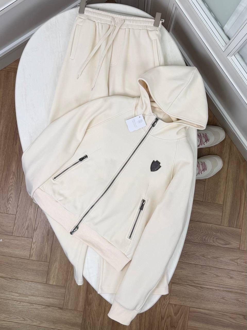 спортивный костюм brunello cucinelli,костюм brunello cucinelli,стильные костюмы,брючный костюм,костюм с брюками