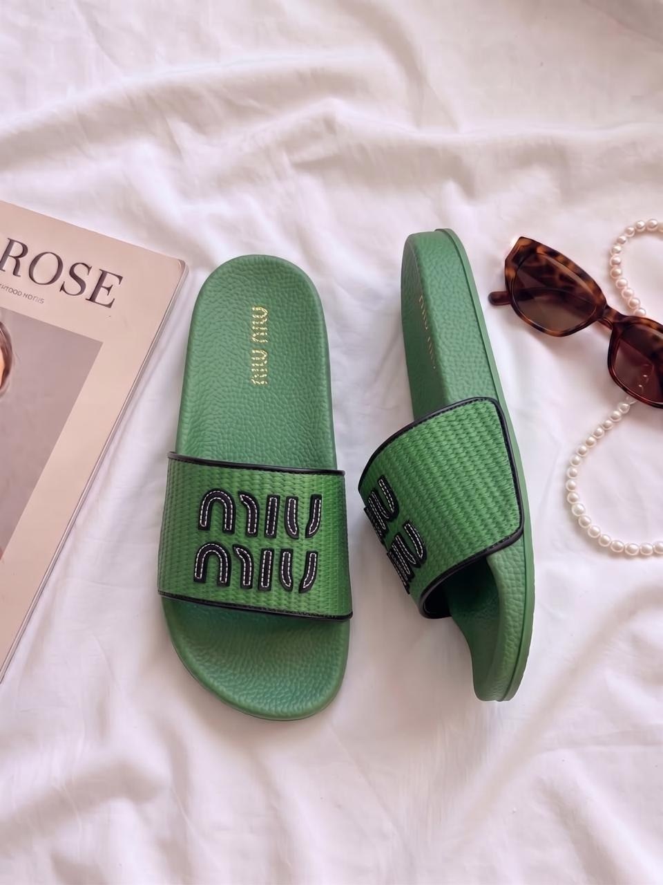 ,шлепанцы женские,шлепанцы miu miu,модные тапочки,шлепки женские