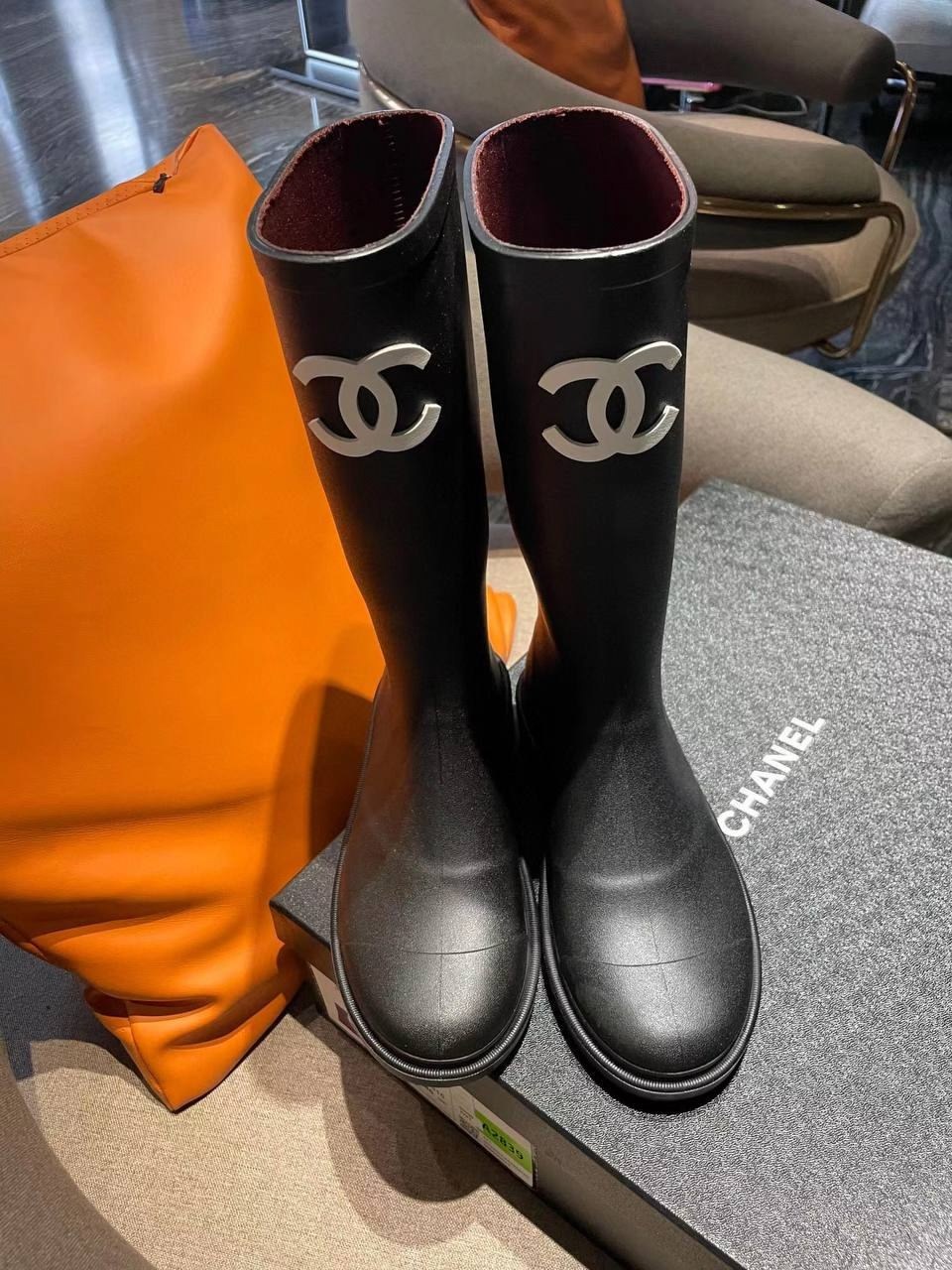 резиновые сапоги chanel,женские резиновые сапоги chanel,женские резиновые сапоги chanel черные,chanel черные резиновые сапоги для женщин,сапоги chanel