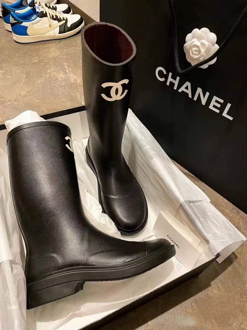 резиновые сапоги chanel,женские резиновые сапоги chanel,женские резиновые сапоги chanel черные,chanel черные резиновые сапоги для женщин,сапоги chanel