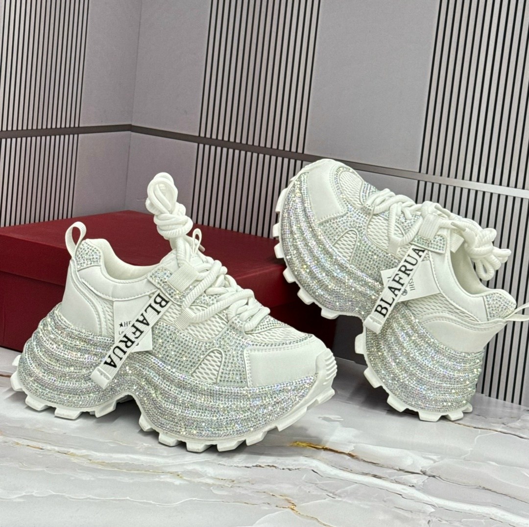 женские кроссовки,кроссовки,,кроссовки модные,кроссовки со стразами