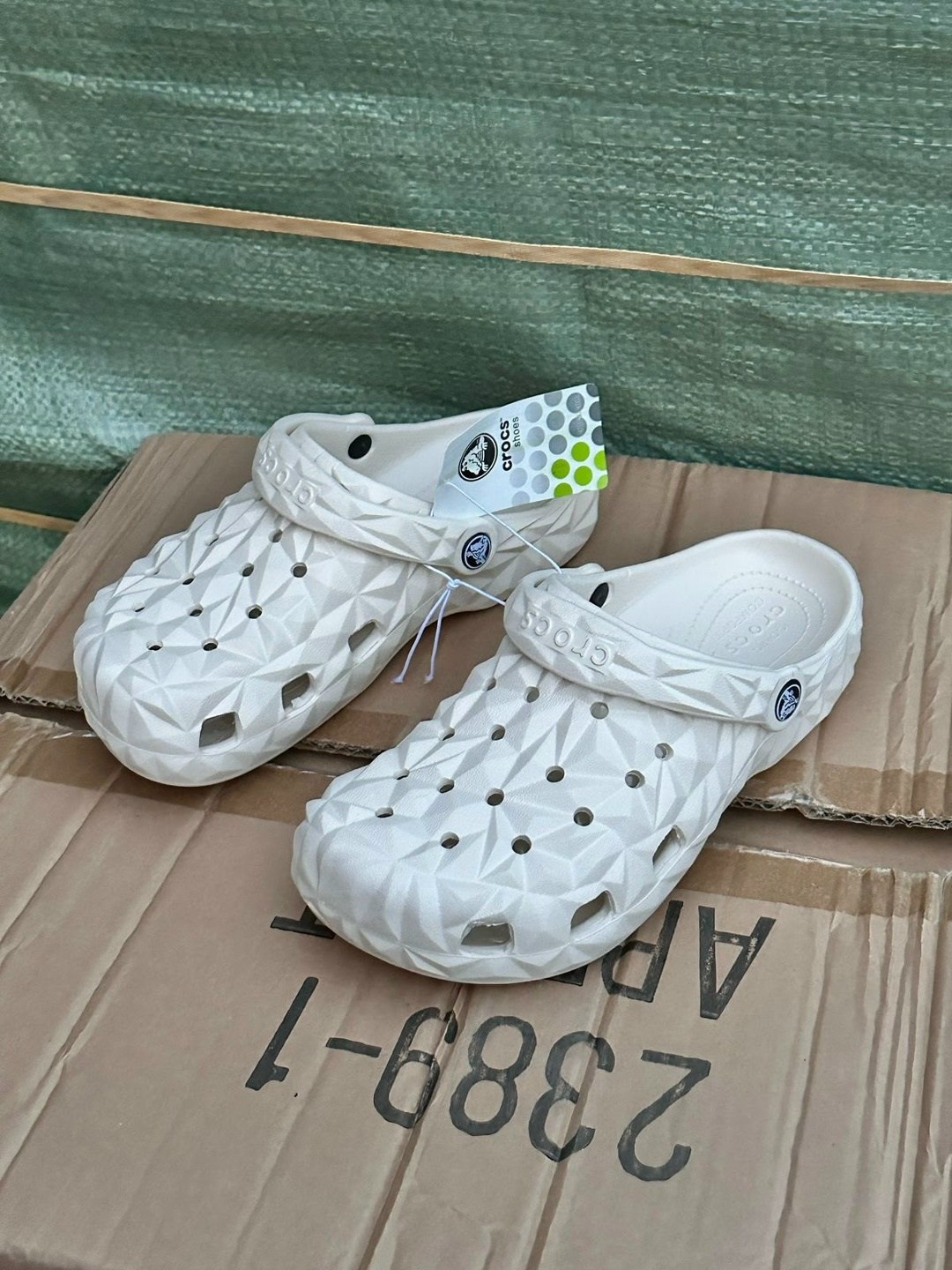 сабо crocs classic geometric clog,сабо crocs classic,сандалии,сабо женские crocs classic geometric clog,