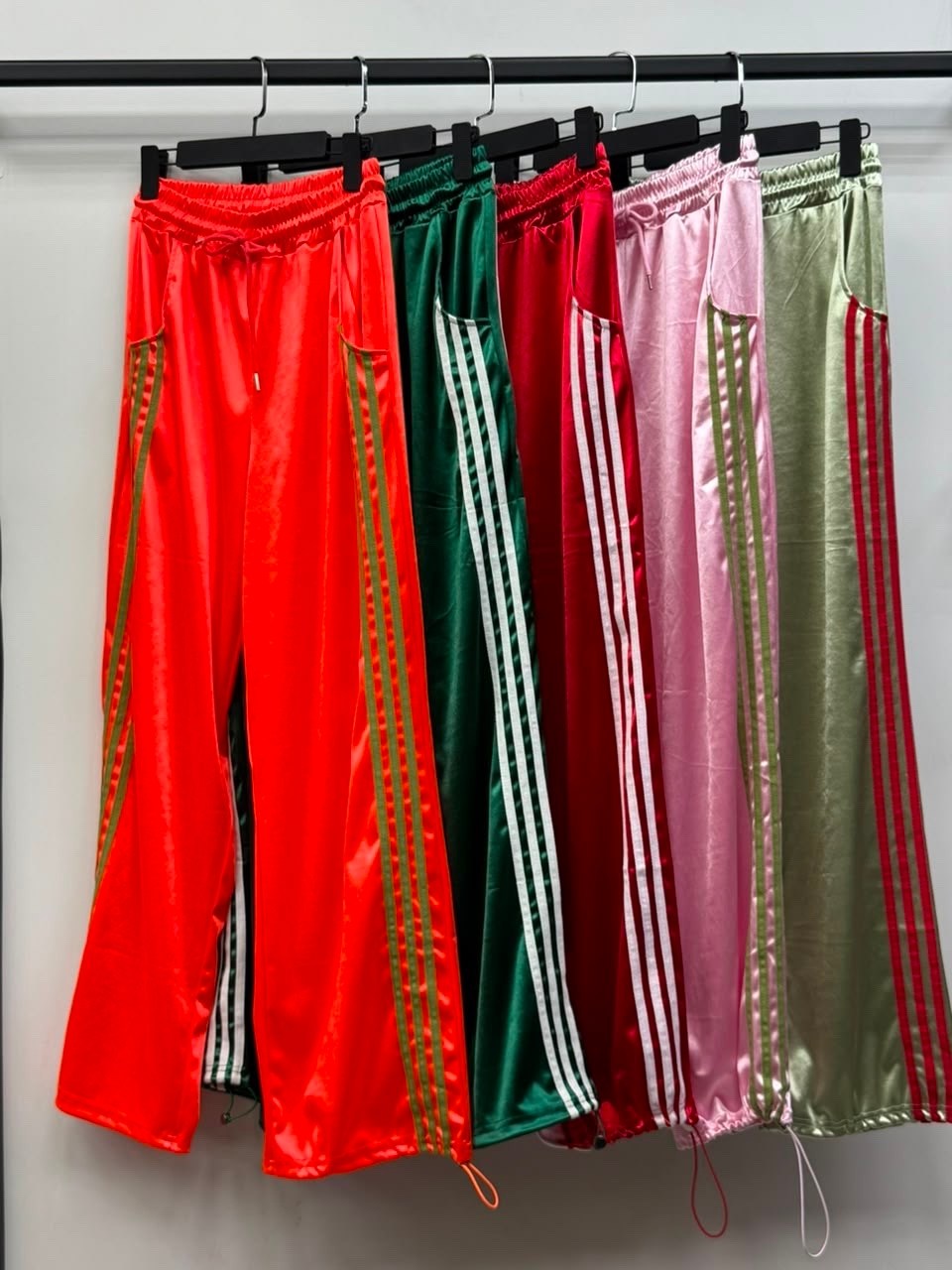 красные спортивные брюки adidas originals firebird,спортивные штаны,cпортивные штаны женские,спортивные штаны женские широкие