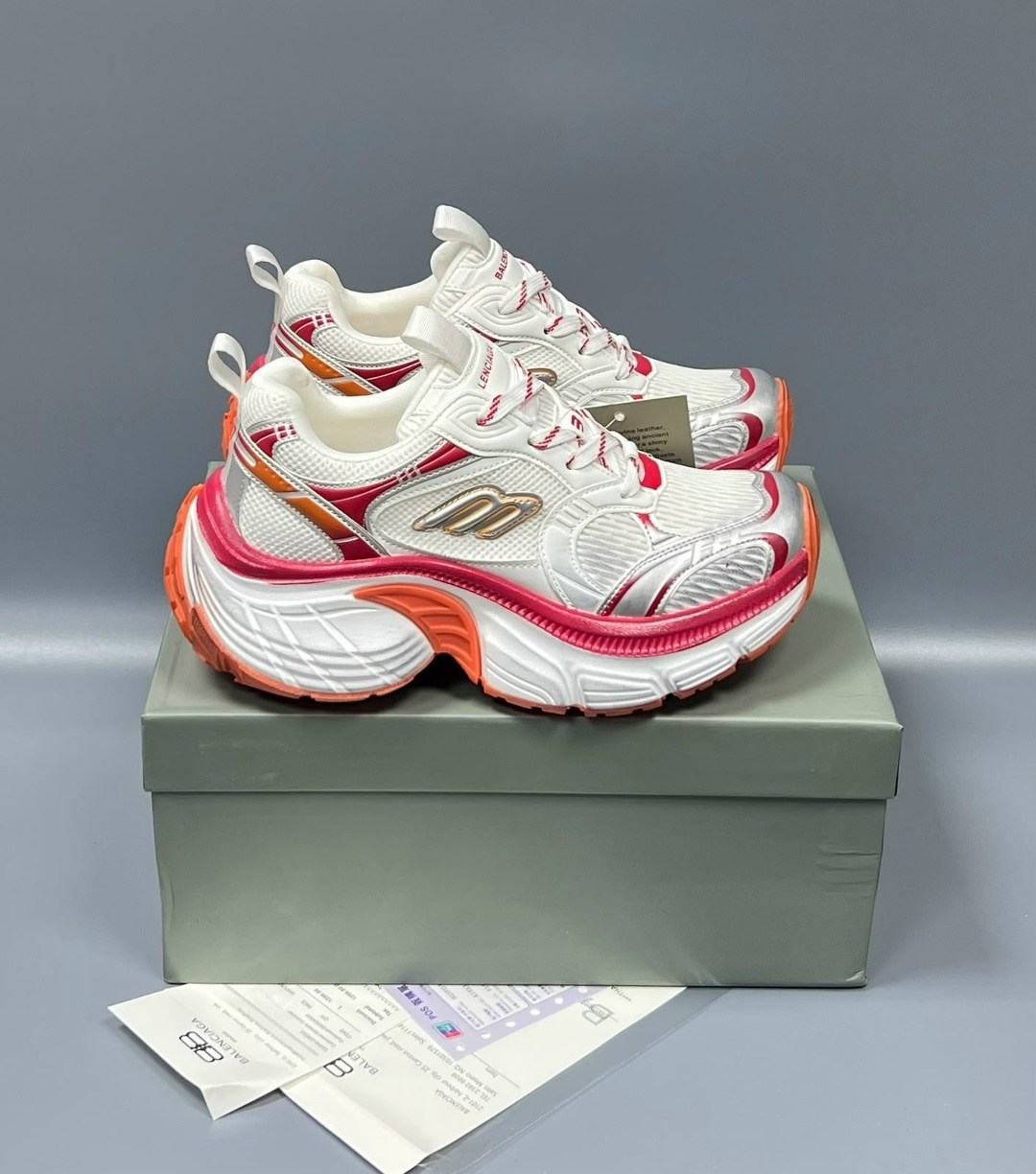 кроссовки спортивные унисекс balenciaga,balenciaga кроссовки,женские кроссовки balenciaga,бело-оранжевые кроссовки 10xl balenciaga,повседневная спортивная  balenciaga