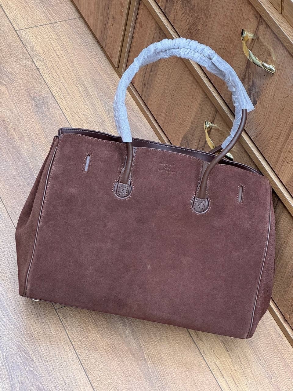 женская замшевая сумка balenciaga коричневая с кожаными вставками,сумка баленсиага коричневая,сумка balenciaga,сумка,сумка женская