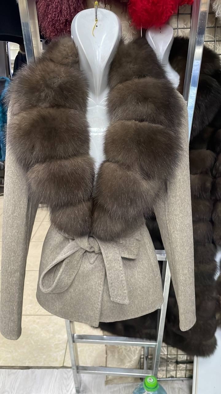 шерстяное пальто,пальто с воротником,пальто с мехом,пальто теплое,пальто зимнее