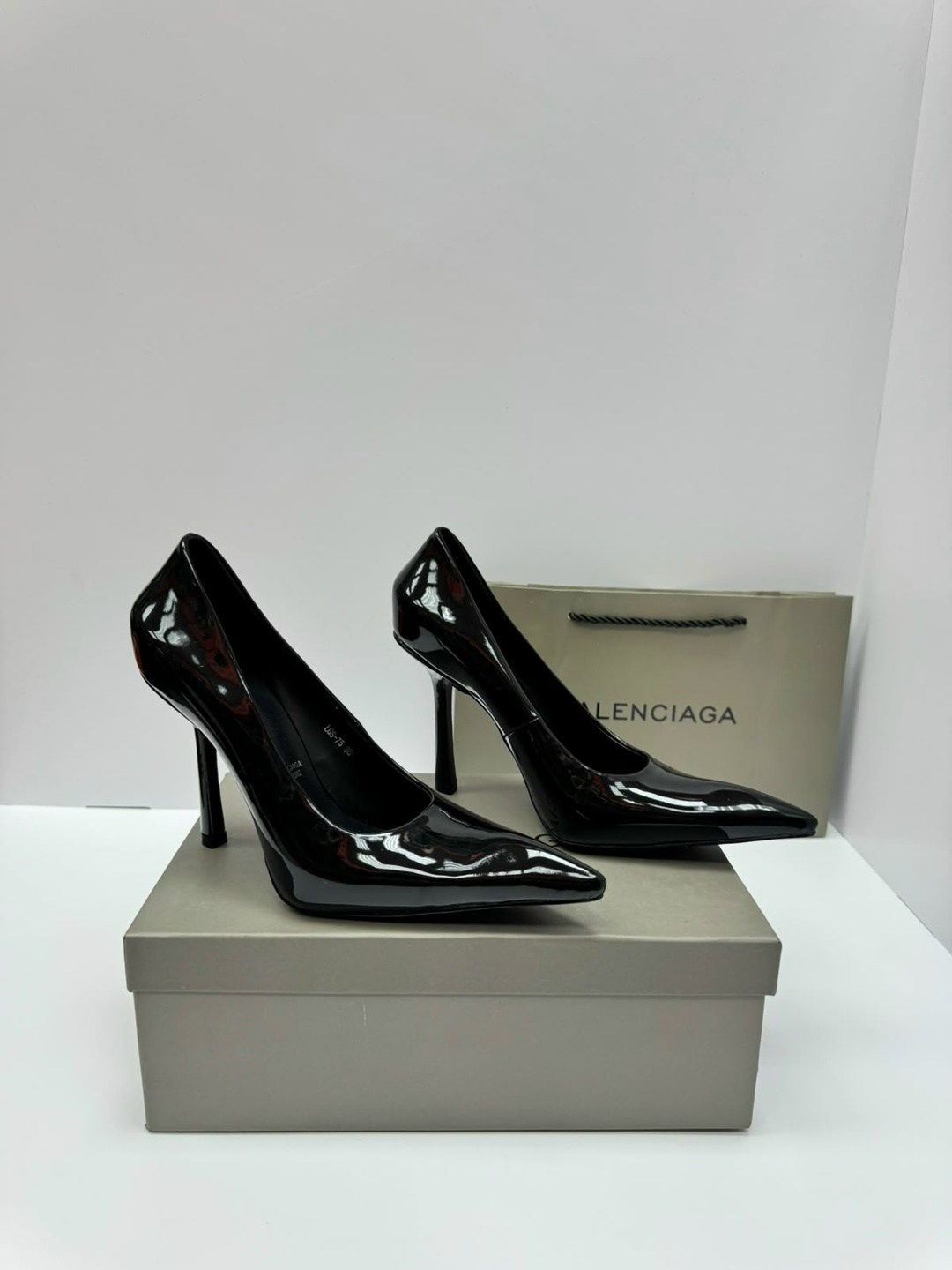 ,туфли женские,туфли лаковые,balenciaga туфли,черные туфли