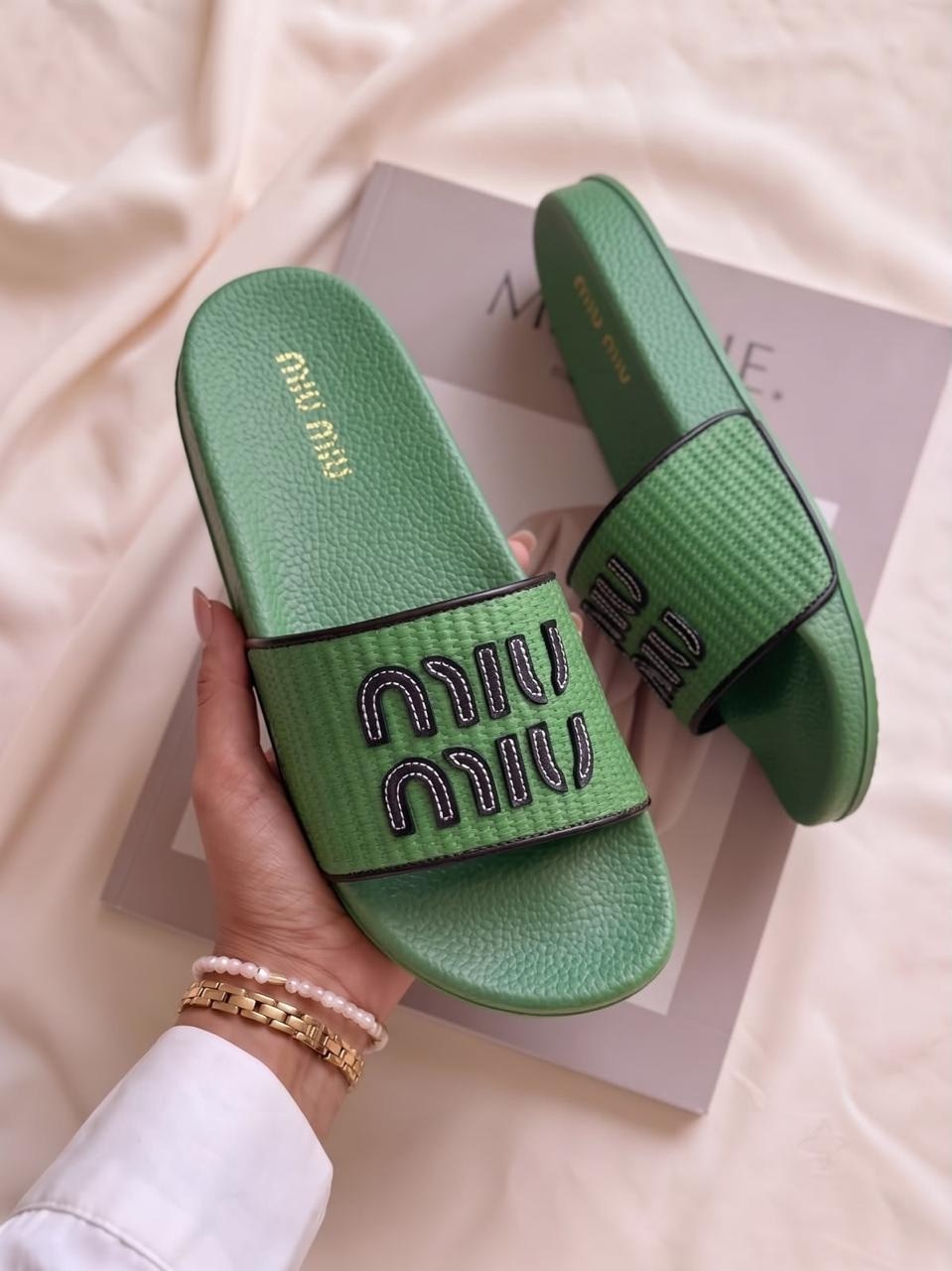 ,шлепанцы женские,шлепанцы miu miu,модные тапочки,шлепки женские